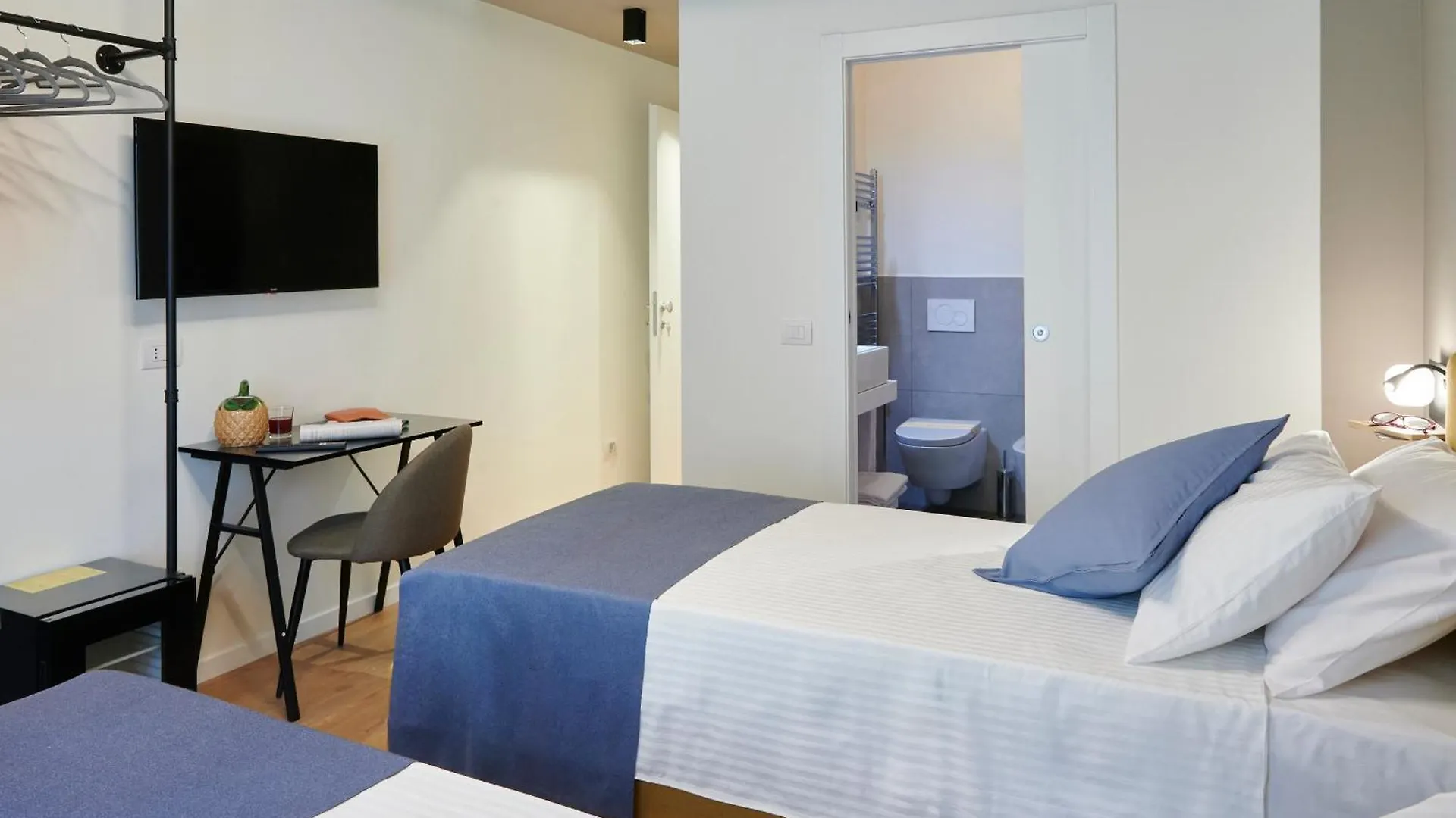** Guest house White Ribbon Hotel Milan Italy