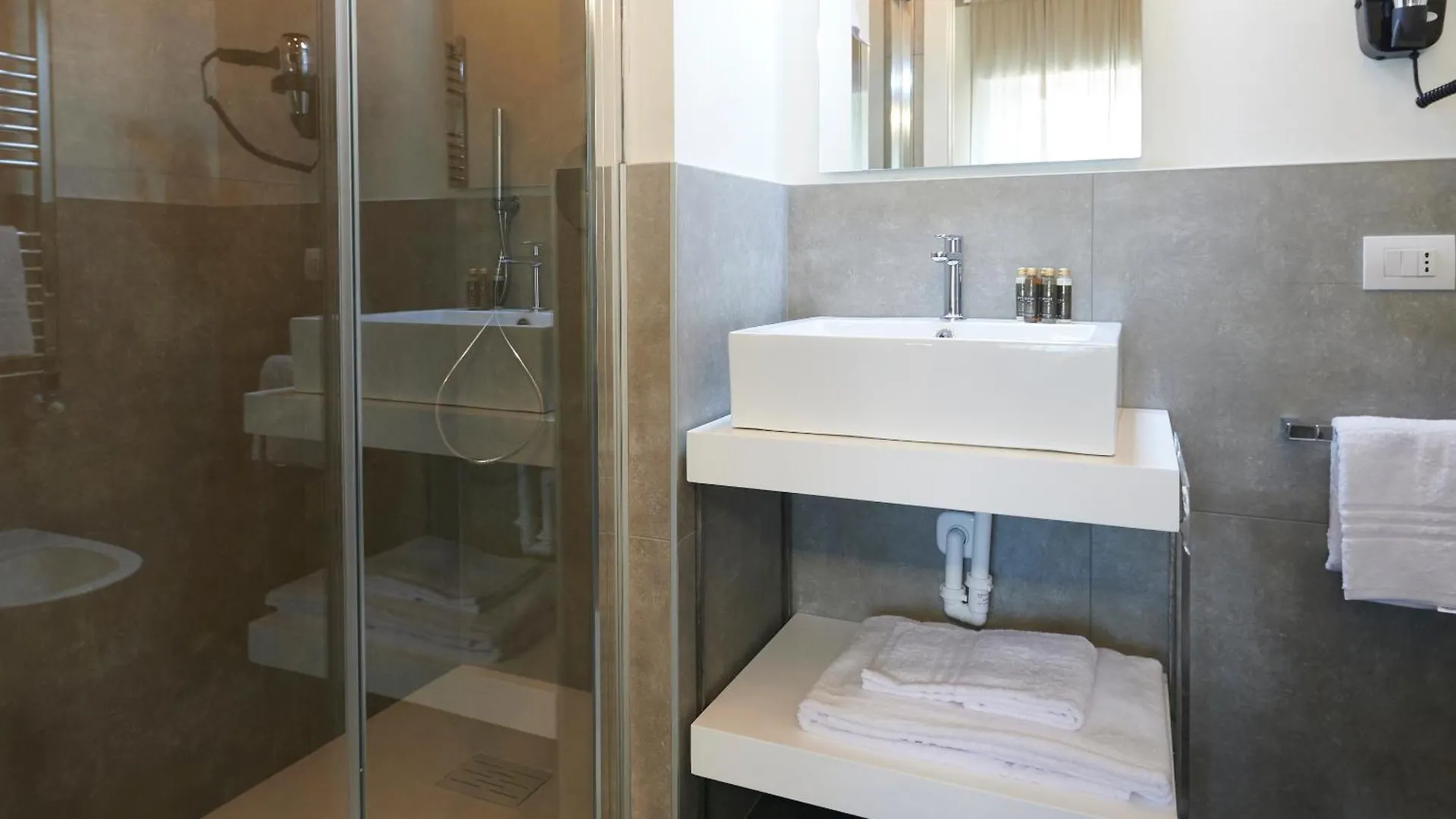 White Ribbon Hotel Milan 2*,
