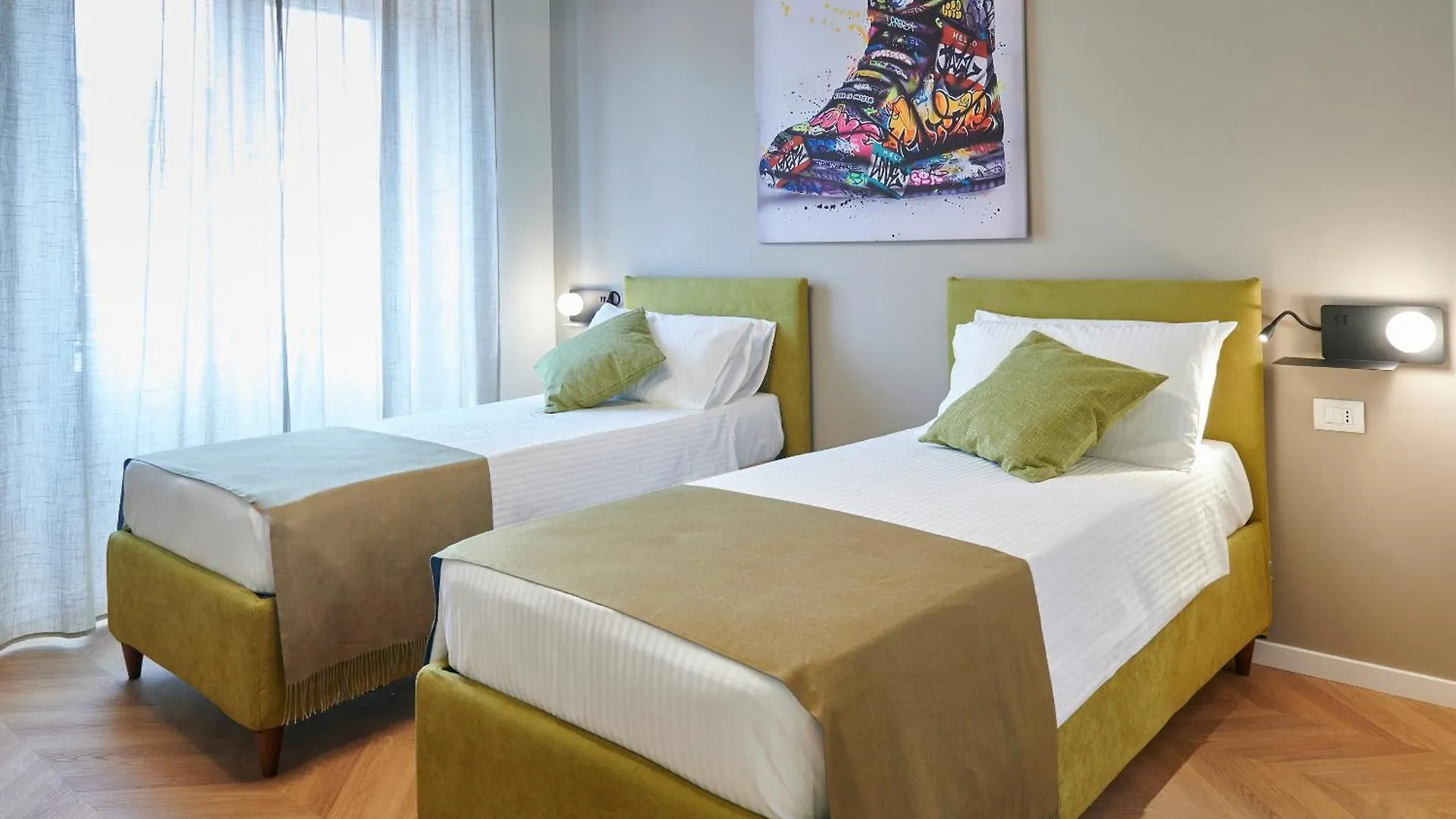 Hotel White Ribbon Mailand 2*,