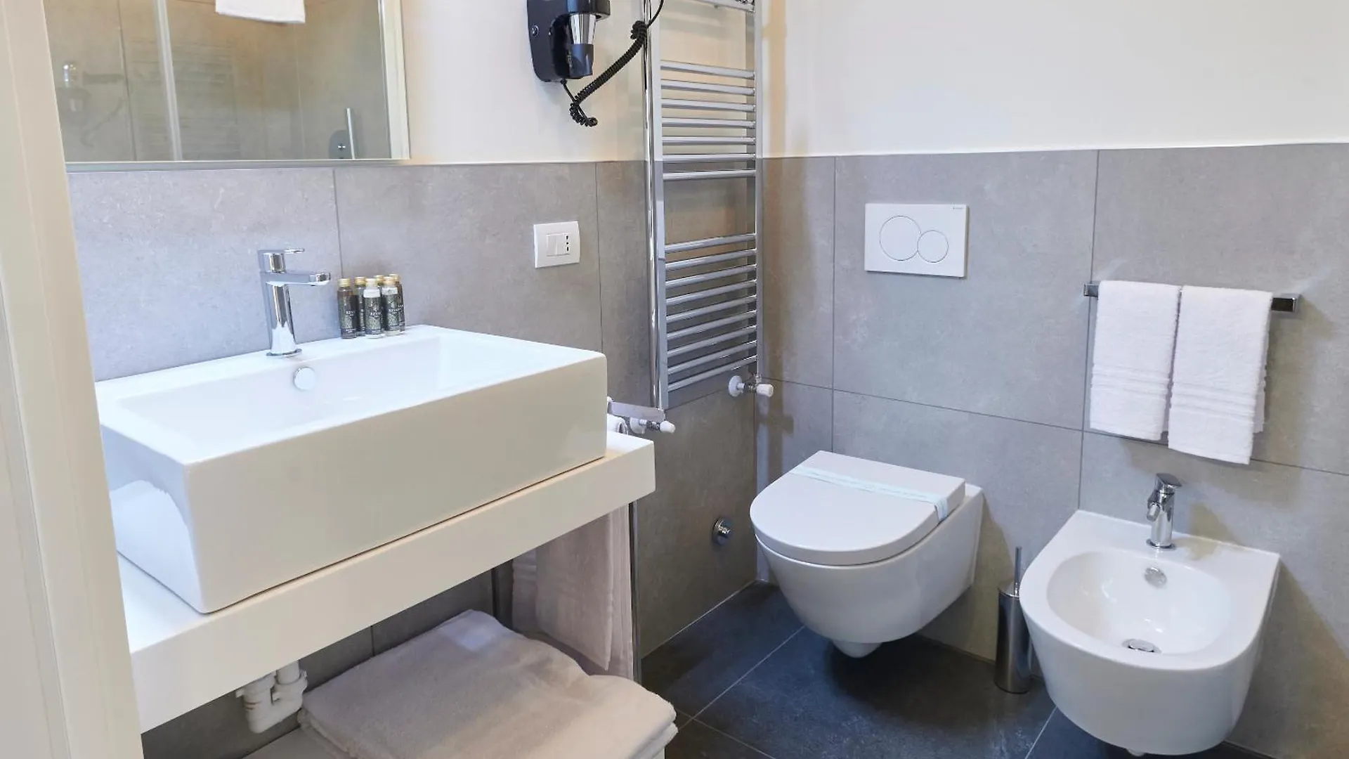 White Ribbon Hotel Milan Guest house